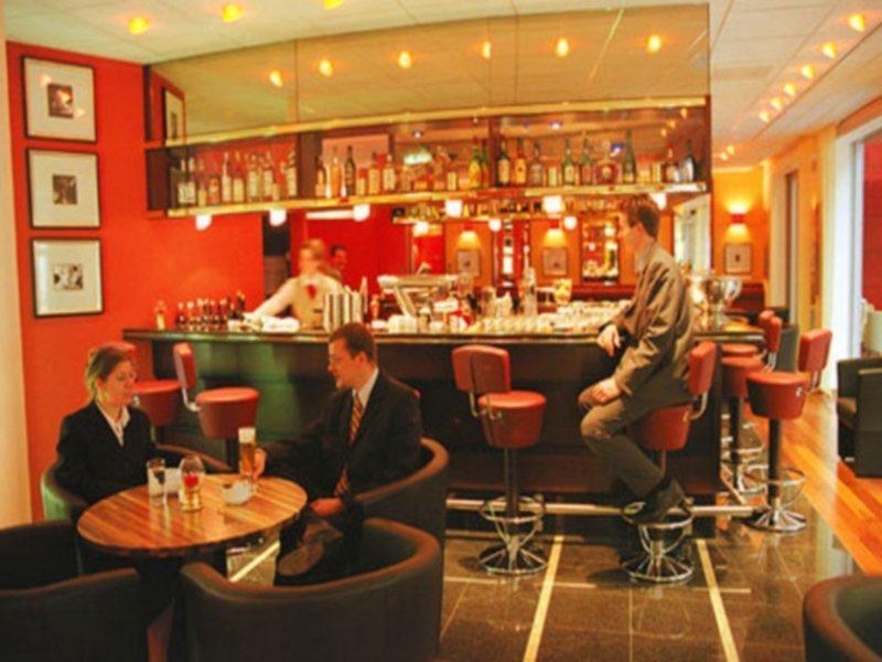 Ramada Encore By Wyndham Geneva Carouge Restaurant bilde
